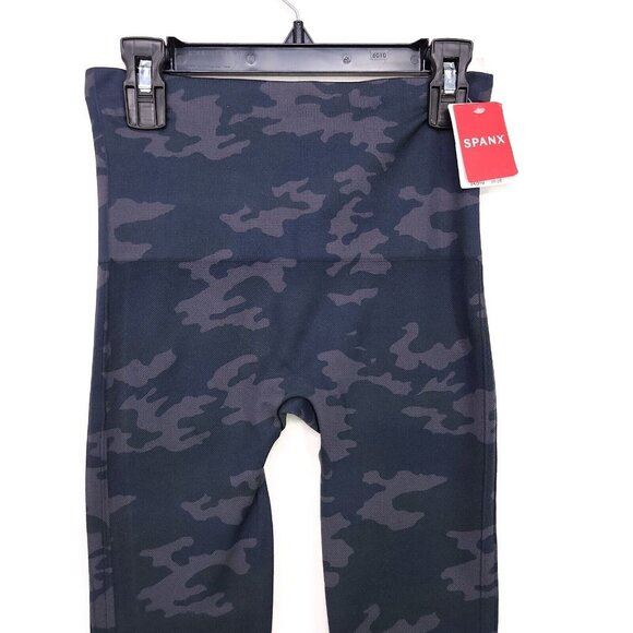 Spanx Legging Black Camo Womens Small Look At Me Seamless Slimming Tummy Control - Picture 4 of 12